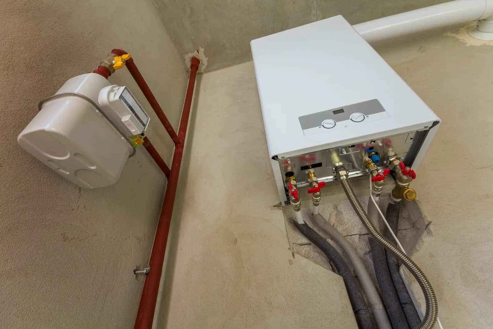 Duvara monte su ve gaz ısıtıcısı görseli